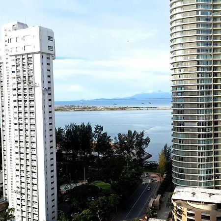 Mansion One Entire House 3 Queenbeds - Spacious Balcony Seaview ジョージタウン エクステリア 写真