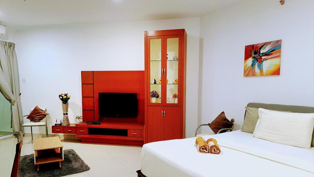 Mansion One Entire House 3 Queenbeds - Spacious Balcony Seaview ジョージタウン エクステリア 写真